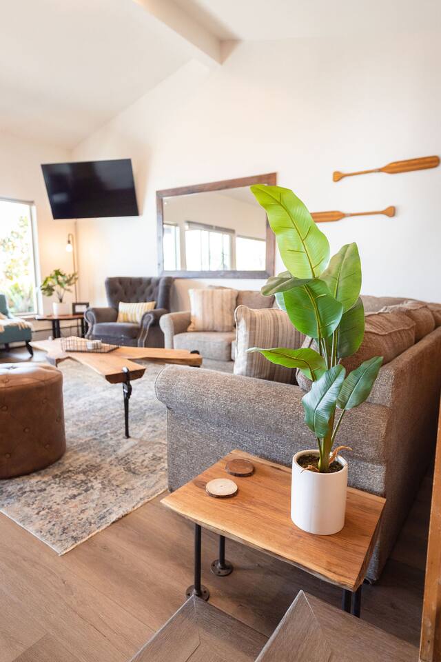Silver Lake House lakefront cabin rental in Everett, WA
